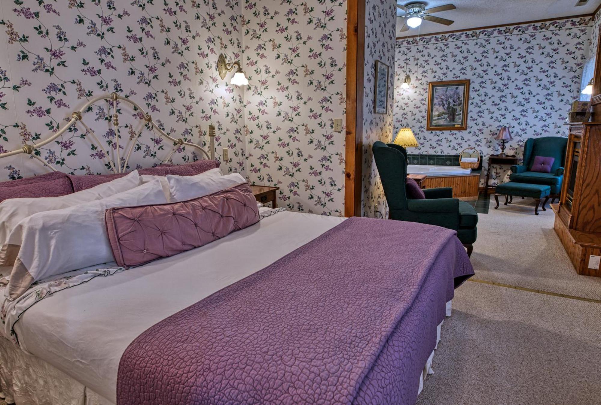 Rockwell Falls Inn And Wine Bar Lake Luzerne Oda fotoğraf
