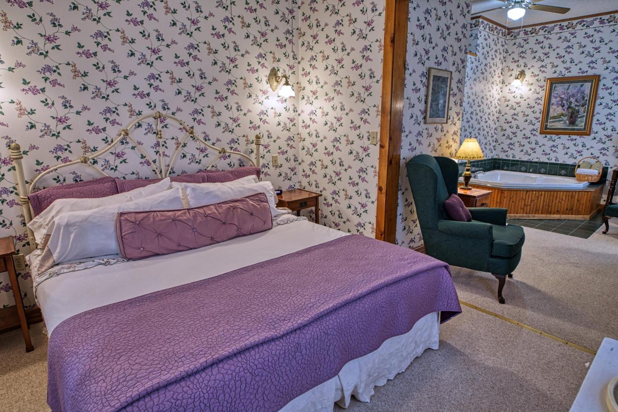 Rockwell Falls Inn And Wine Bar Lake Luzerne Oda fotoğraf