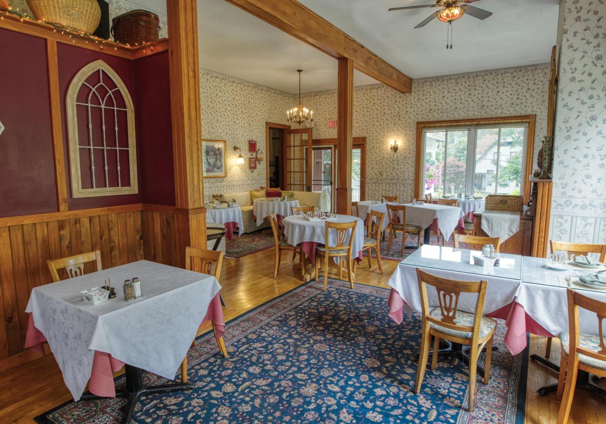 Rockwell Falls Inn And Wine Bar Lake Luzerne Dış mekan fotoğraf