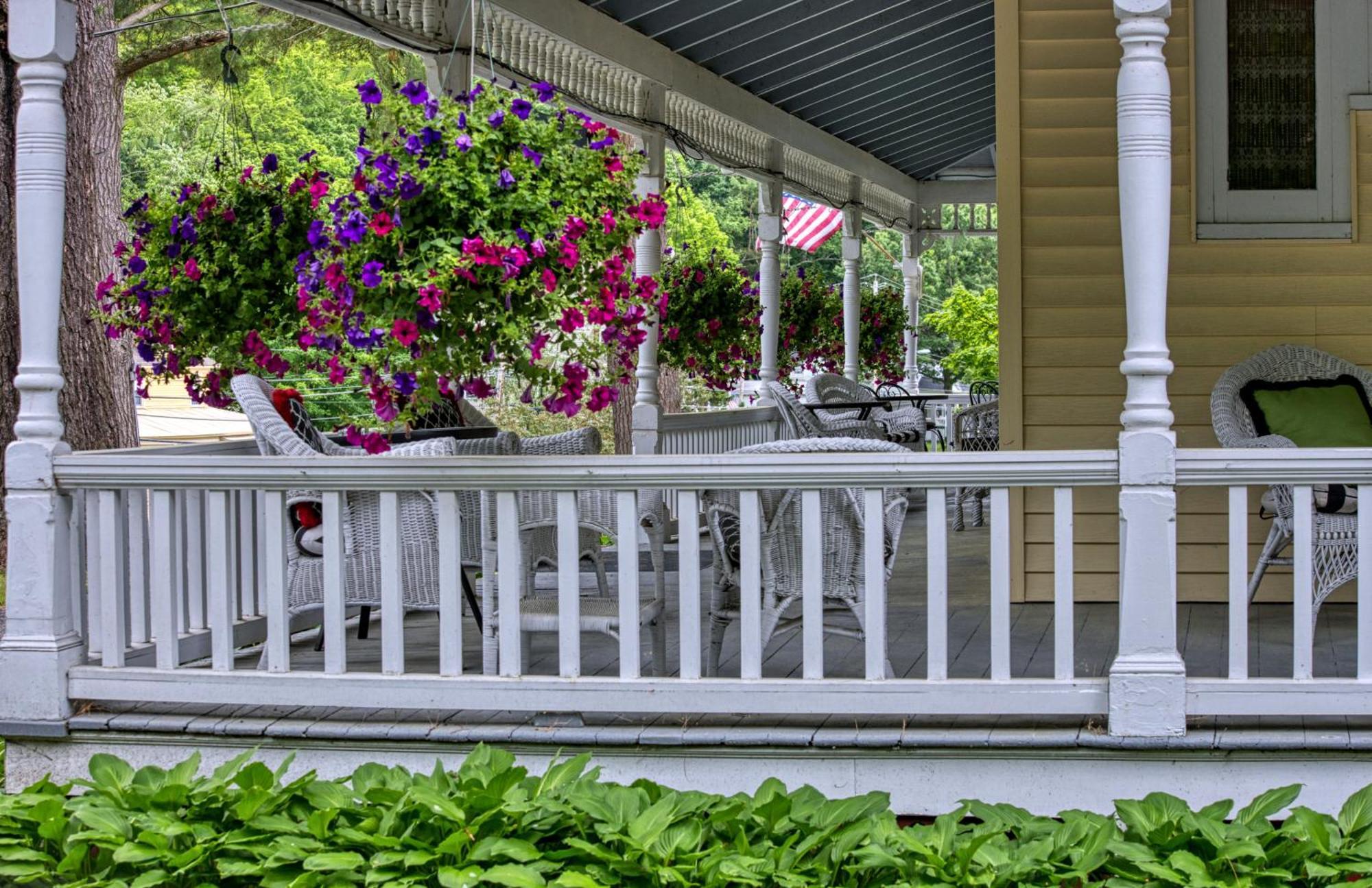 Rockwell Falls Inn And Wine Bar Lake Luzerne Dış mekan fotoğraf