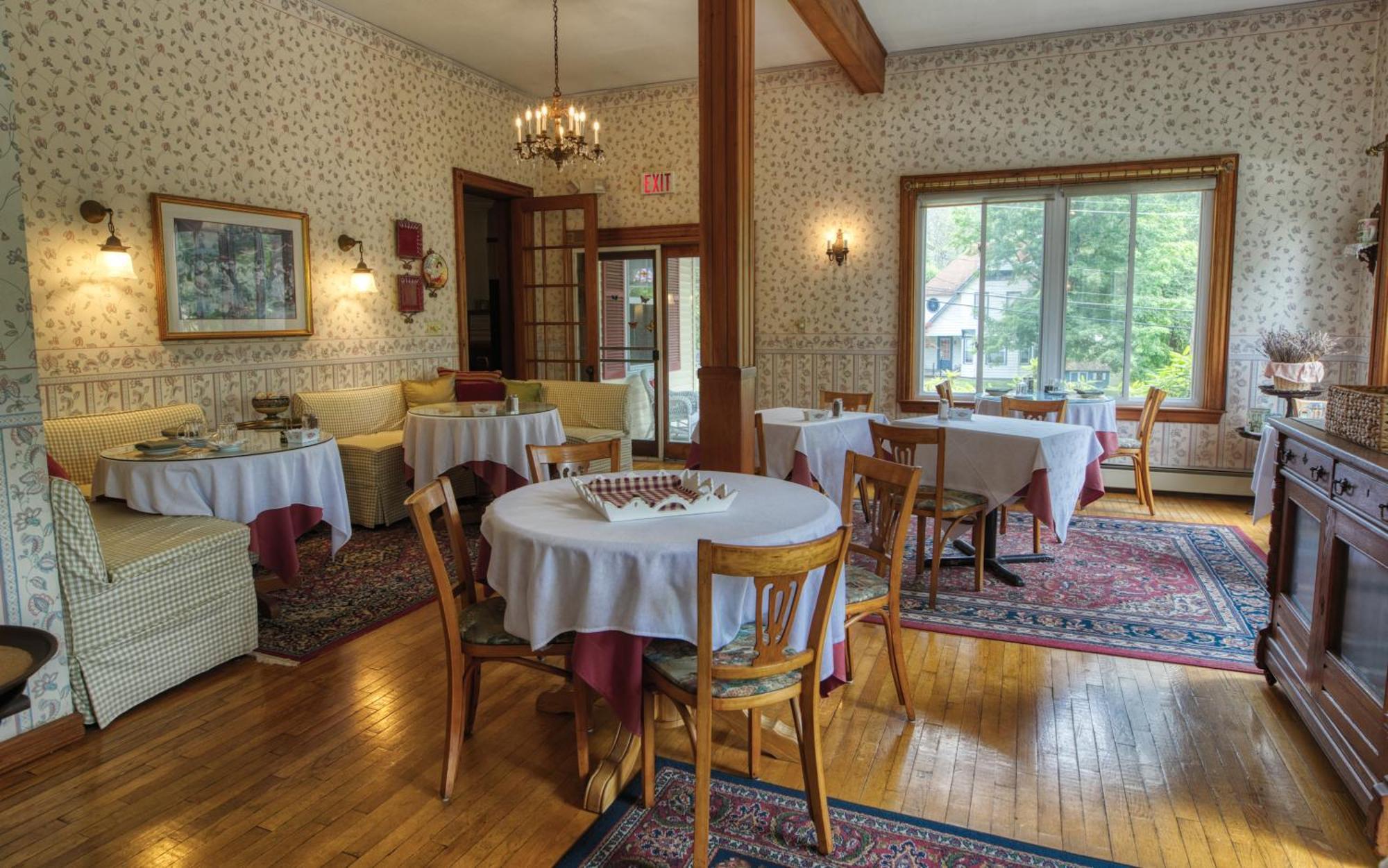 Rockwell Falls Inn And Wine Bar Lake Luzerne Dış mekan fotoğraf