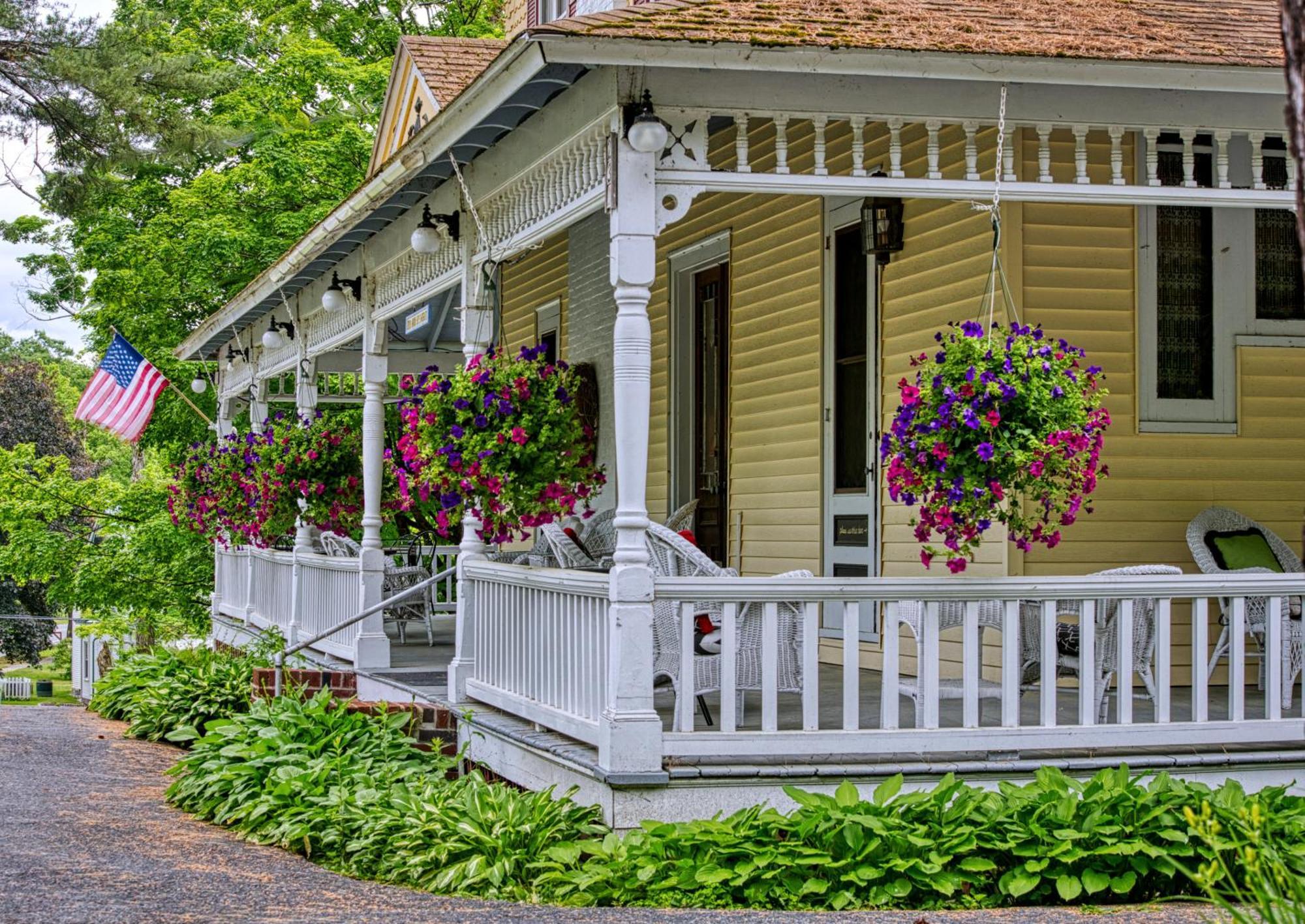Rockwell Falls Inn And Wine Bar Lake Luzerne Dış mekan fotoğraf